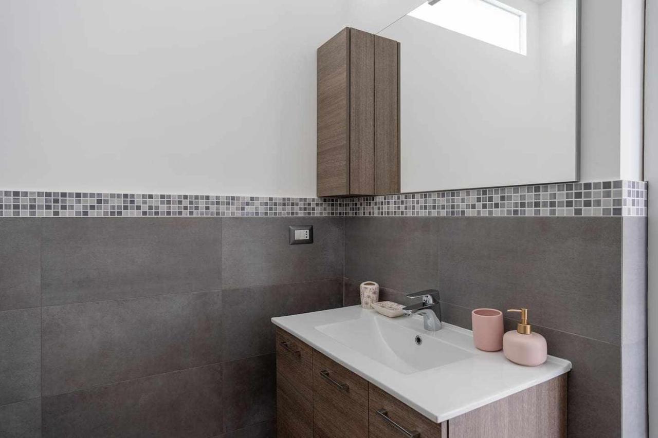 Milano City Apartments - Parking And Comfort - Spacious Apt Up To 8 Pax Eksteriør bilde