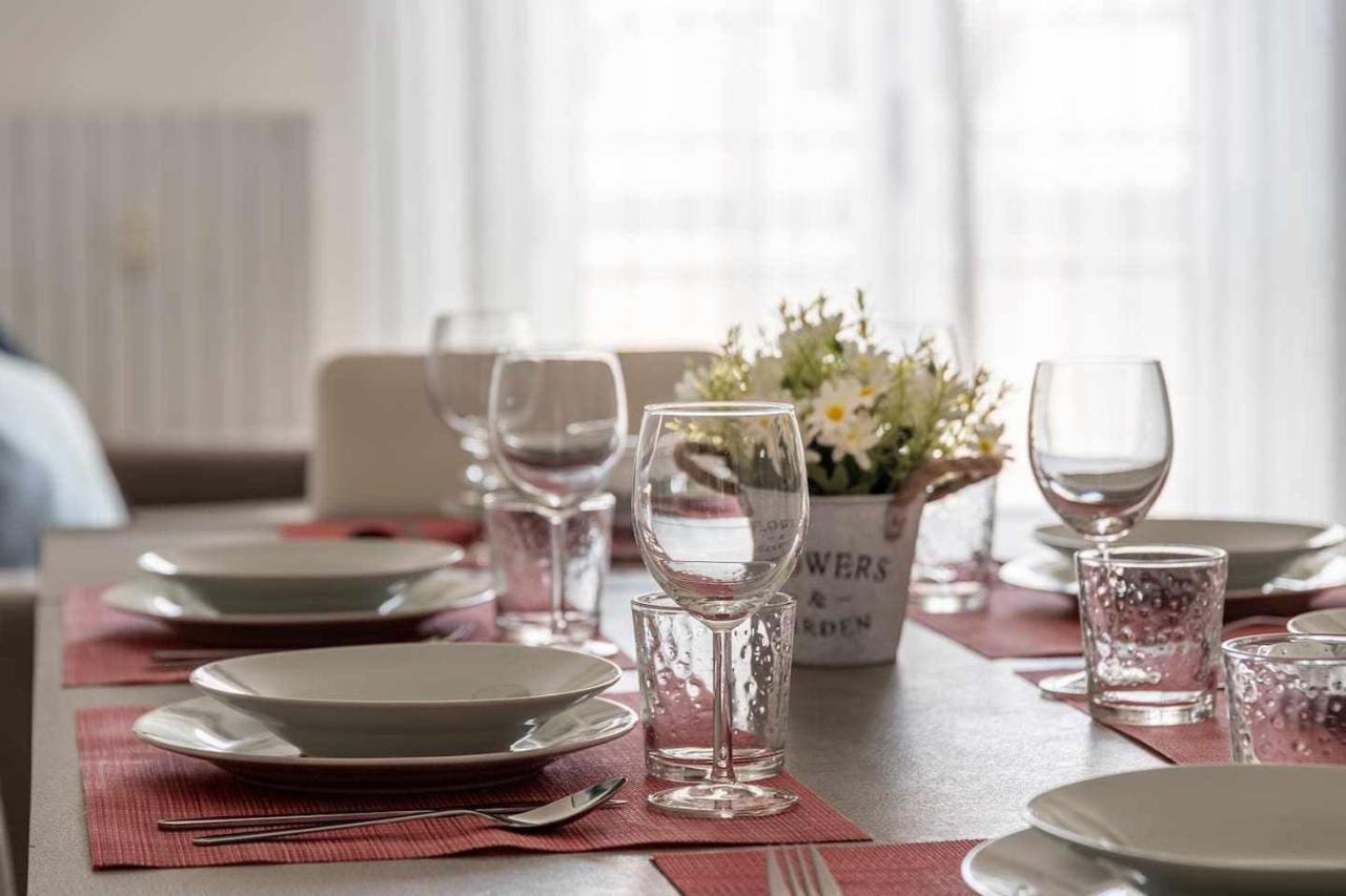 Milano City Apartments - Parking And Comfort - Spacious Apt Up To 8 Pax Eksteriør bilde
