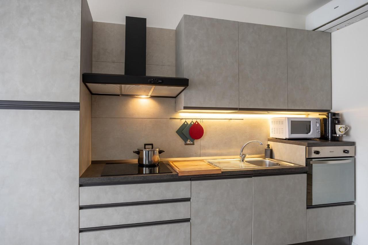 Milano City Apartments - Parking And Comfort - Spacious Apt Up To 8 Pax Eksteriør bilde
